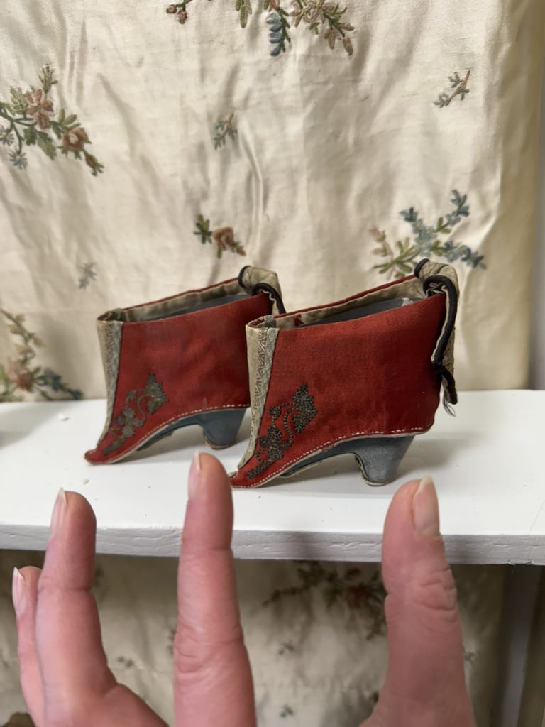 Restauration d'accessoires de mode anciens